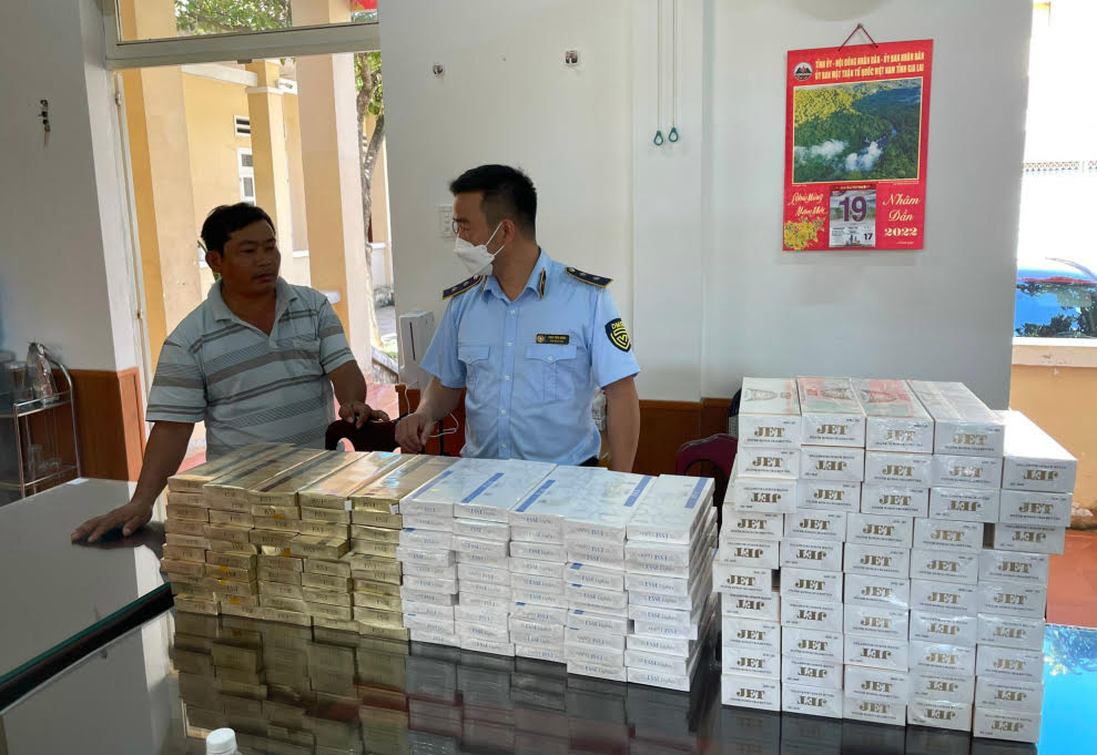 Tăng thuế tiêu thụ đặc biệt với thuốc lá phải đi đôi với chống buôn lậu thuốc lá - Ảnh 2.