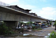Cận cảnh cầu Nam Lý chậm tiến độ nhiều năm ở TP Thủ Đức