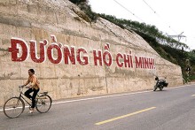 Dự án đường Hồ Chí Minh: Đang làm 211 km, còn 171 km chưa được bố trí vốn
