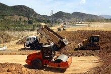 Cao tốc Bắc - Nam vẫn khó khăn về vật liệu đất đắp