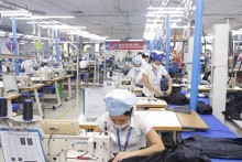 Đơn hàng dồi dào, doanh nghiệp dệt may vẫn gặp khó