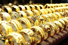 Giá vàng hôm nay 4/4: Biến động trái chiều trong phiên sáng đầu tuần