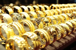 Giá vàng hôm nay 4/4: Biến động trái chiều trong phiên sáng đầu tuần