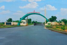 Louis Land có kế hoạch gì sau khi toàn bộ ban lãnh đạo rút lui?