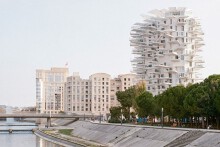 Kiến trúc độc lạ: Tòa nhà phức hợp mang dáng cây xòe lá ấn tượng tại Pháp