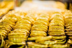 So sánh giá vàng hôm nay 13/5: Vàng trong nước đảo chiều giảm mạnh