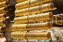 So sánh giá vàng hôm nay 14/5: Vàng SJC giảm 100.000 - 300.000 đồng/lượng trong phiên cuối tuần