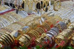 So sánh giá vàng hôm nay 15/4: Vàng SJC giảm thêm 200.000 đồng/lượng
