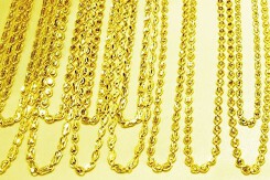 So sánh giá vàng hôm nay 19/4: Tiếp tục tăng, SJC vững chắc trên mốc 70 triệu đồng/lượng