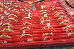 So sánh giá vàng hôm nay 20/4: Vàng SJC đảo chiều giảm 450.000 đồng/lượng