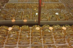 So sánh giá vàng hôm nay 26/4: Giá vàng 24K và 18K giảm thêm 190.000 - 350.000 đồng/lượng