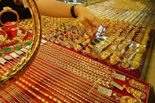 So sánh giá vàng hôm nay 30/3: Tiếp đà giảm, vàng SJC mất thêm 120.000 đồng/lượng