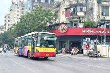 Nghịch lý xe buýt: Trợ giá kêu lỗ, không trợ giá lại sống khỏe