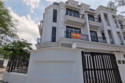 Giá nhà liền thổ liên tục lập đỉnh