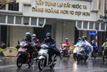Dự báo thời tiết Hà Nội hôm nay 12/11: Trời nhiều mây, đêm rải rác mưa vài nơi