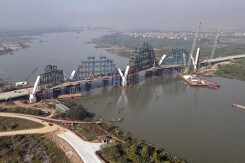 Ngắm cầu vượt sông Đuống với vòm thép cao nhất Việt Nam đã hợp long ở Bắc Ninh