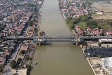 Công trường xây dựng cầu Như Nguyệt nối Bắc Ninh - Bắc Giang