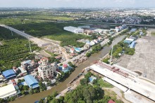 Toàn cảnh cầu vượt sông Chùa Rồng và QL39A tại Yên Mỹ, Hưng Yên đang xây dựng