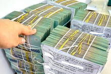 Giảm tỷ lệ vốn ngắn hạn cho vay trung dài hạn về 30%: Nên hay không khi ngân hàng đang 'ế' vốn?