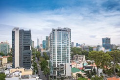 Chủ khách sạn Novotel Saigon Centre lỗ gần 370 tỷ trong nửa đầu năm, vốn chủ âm gần tỷ đồng