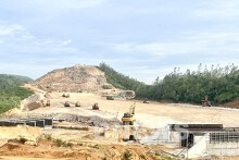 Tăng tốc thi công '3 ca, 4 kíp' cao tốc Quy Nhơn – Chí Thạnh