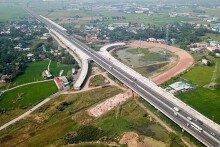 Công trường cao tốc Bến Lức - Long Thành sôi động trở lại sau gần 3 năm