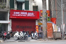 [Photostory] Mặt bằng phố cổ ế ẩm ngày cuối năm, ngân hàng liên tục phát mại giá sốc
