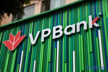 Thu nhập ngoài lãi nhiều ngân hàng đuối sức, VPBank vượt nhóm Big4 trở thành quán quân