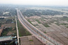 Toàn cảnh đường trục Bắc - Nam KĐT Quốc Oai kéo dài rộng 42 m sắp thông xe