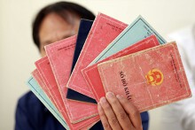Không yêu cầu xuất trình sổ hộ khẩu khi làm thủ tục hành chính