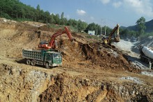 Hàng loạt dự án giao thông giao địa phương chậm tiến độ