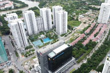 Trừ Tân Bình và quận 11, giá căn hộ thứ cấp tại TP HCM đồng loạt giảm