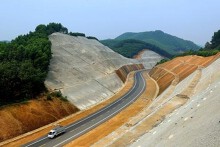 Bàn giao 83% mặt bằng cao tốc Bắc - Nam giai đoạn 2