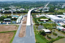 Hình ảnh cầu bắc qua rạch Cây Khô đang xây kết nối đường đường Phạm Hùng - Nguyễn Bình tại huyện Nhà Bè, TP HCM