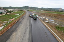 Dự kiến thảm bê tông nhựa cao tốc Nghi Sơn - Diễn Châu xong trong ngày 19/8