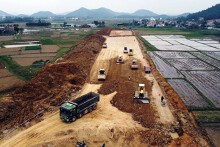Những khó khăn cản tiến độ thi công cao tốc Bắc - Nam