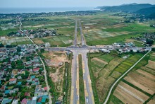 Toàn cảnh đường N2 thuộc KKT Đông Nam Nghệ An đang thi công, kết nối KCN của VSIP với đường ven biển