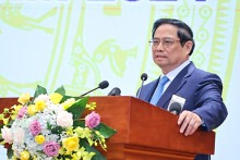 Thủ tướng: Cần tránh tình trạng người dân đi gửi tiền nhân viên ngân hàng lại giới thiệu những kênh đầu tư có lợi nhuận cao hơn nhưng nhiều rủi ro