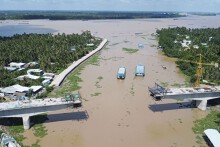 Hợp long cầu Chợ Gạo trên trục đường dọc sông Tiền