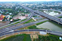 Công trường thi công nút giao kết nối ba cao tốc vùng Đông Nam Bộ tại tỉnh Long An
