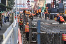 Công nhân thi công ga ngầm metro 'chạy đua' với Tết