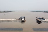 Cầu vượt sông Hồng trên đường ven biển nối Thái Bình - Nam Định sau hơn 3 năm khởi công
