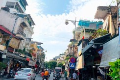 Nhà mặt phố trung tâm Hà Nội chạm ngưỡng 400 triệu đồng/m2