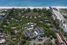 Resort ven biển 12 triệu USD bỏ hoang