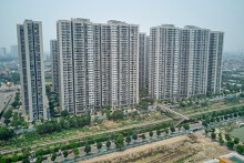 Bất động sản tháng 5/2024: Ba luật lớn dự kiến hiệu lực sớm từ 1/8, TP HCM miễn lệ phí cấp sổ đỏ, giấy phép xây dựng