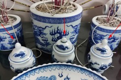Vị trí đặt 3 hũ gạo muối trên bàn thờ như thế nào?