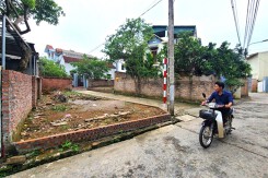 Tài chính 2 tỷ đồng tìm đất Hòa Lạc, môi giới khuyên 'cầm tiền đi chỗ khác mua'