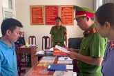Khởi tố, bắt giam nhân viên Văn phòng đăng ký đất đai