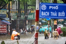 [Photostory] Nhiều khu đô thị ở Hà Nội ngập nước
