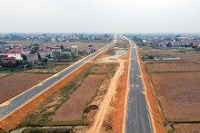 Hình ảnh thảm nhựa đường song hành Vành đai 4 qua Mê Linh